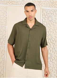 اشتري Solid Resort Collar Relaxed Fit Shirt في السعودية