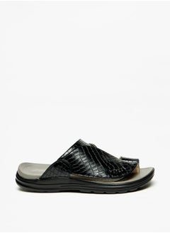 اشتري Men Textured Slip-On Arabic Sandals with Toe Loop في السعودية