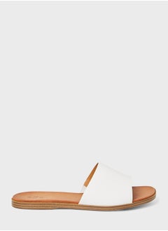 اشتري Birdie Flat Sandals في السعودية