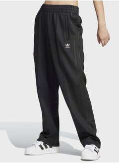 اشتري Essential Sst Tarck Pants في الامارات