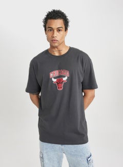 Buy Boxy Fit Chicago Bulls Licensed Crew Neck T-Shirt in UAE