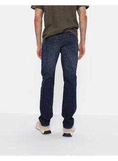 اشتري AirFlex+ Slim Straight Jean في الامارات