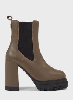 اشتري Block Heel Chelsea Boots في السعودية