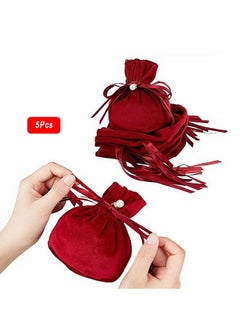 اشتري Velvet Bags, Round Bottom Drawstring Velvet Cloth Gift Pouches Jewelry Candy Gift Bags with Imitation Pearl Charm for Wedding Birthday Party Favors, 5 Pcs, Dark Red,13.5 x 10 cm في السعودية