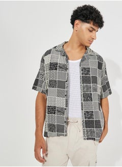 اشتري Checkered Print Resort Collar Relaxed Fit Shirt في السعودية