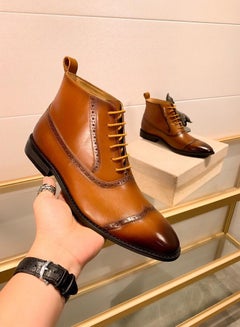 اشتري Men's Retro Fashion Shiny Pointed Toe Boots Low Heel Lace Up Casual And Comfortable Printed Short Boots Leather Shoes في الامارات