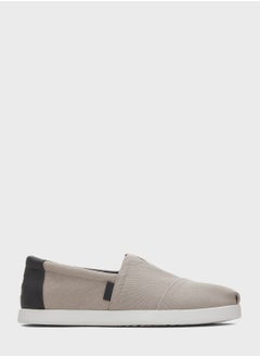 اشتري Casual Slip Ons Loafers في الامارات