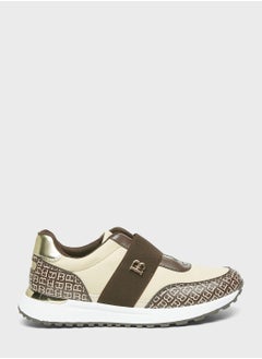 اشتري Essential Low Top Sneakers في الامارات