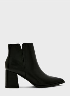 اشتري Block-Heel Ankle Boots With Oversize Topstitching في الامارات