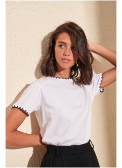 Buy White 100% Cotton Basic Crew Neck Knitted T-Shirt with Contrast Stitching Detail TWOSS19AD0085 in Egypt