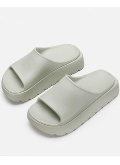 اشتري Pillow Slippers Thick Sole Non Slip Outdoor Beach Slippers Pale Green في السعودية