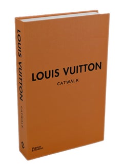 اشتري لويس فويتون كتاب عرض زخرفيش للمكتب - غرفة المعيشة - غرفة نوم في الامارات
