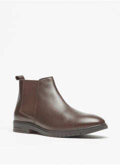 اشتري Men Solid Slip-On Chelsea Boots with Pull Tabs في السعودية