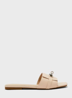 اشتري Buckle Detail Flat Sandals في السعودية
