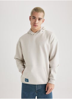 اشتري Man Oversize Fit Sweatshirt في الامارات