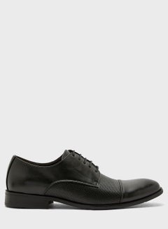 اشتري حذاء رسمي برباط من الأعلى أسود في الامارات
