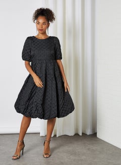 Buy Short Sleeve Kyle Midi Dress Black in UAE