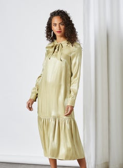 اشتري فستان متوسط الطول بياقةٍ بشريط معقود من الساتان ذهبي في مصر