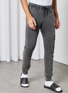 اشتري Essential Utility Joggers أسود في الامارات