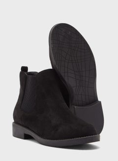 اشتري حذاء بوت بطول الكاحل بمقدمة مُستديرة من جلد سويدي صناعي أسود في السعودية