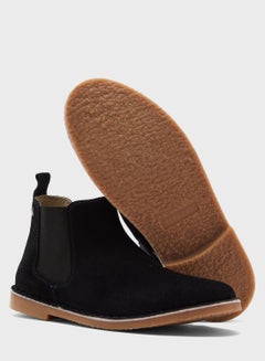 Buy Solid Pattern Slip-On Casual Boots Black in UAE