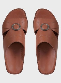 اشتري Uthooq Arabic Sandals Brown في الامارات