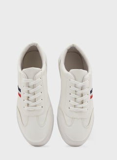 Buy Men's Casual Sneakers White in UAE