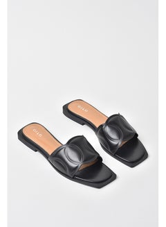 Buy Solid Pattern Broad Strap Flat Sandals Black in Saudi Arabia