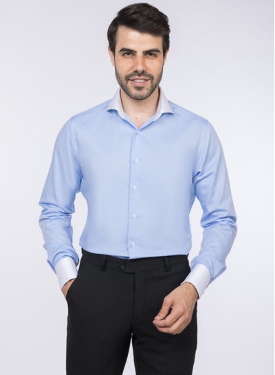 اشتري قميص رسمي رجالي أزرق فاتح بياقة وأساور بيضاء في مصر