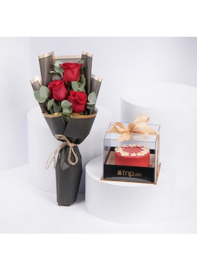 اشتري Designer Cake And Red Fresh Roses Bouquet في الامارات