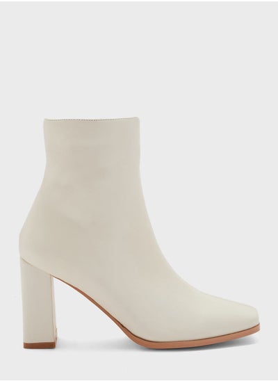 Buy Pointed Slim Block Heel Boot in UAE