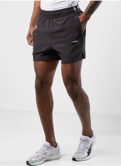 اشتري 5" Fit Ultrabreathe Stretch Shorts في الامارات