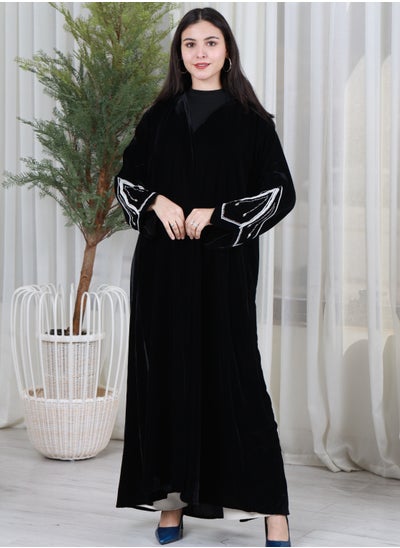 Buy Black winter abaya made of luxurious velvet fabric decorated with luxurious embroidery on the sleeves in Saudi Arabia