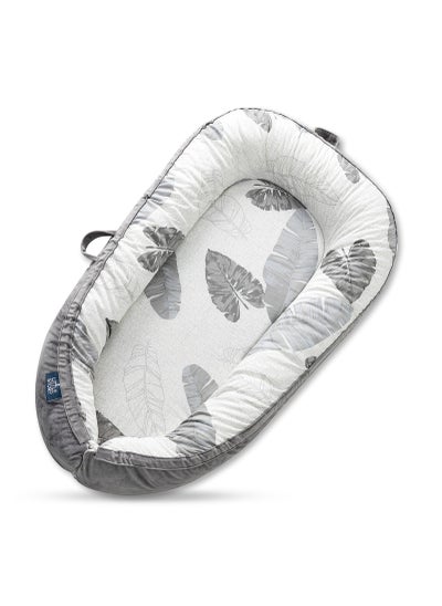 اشتري Soft Breathable Fiberfill Newborn Lounger Bed - Feather Grey في الامارات