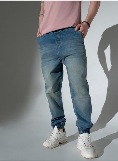 اشتري Men Clean Look Light Fade Stretchable Jogger Jeans في الامارات