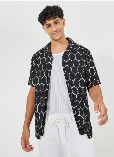 اشتري Geometric Printed Resort Collar Relaxed Shirt في السعودية