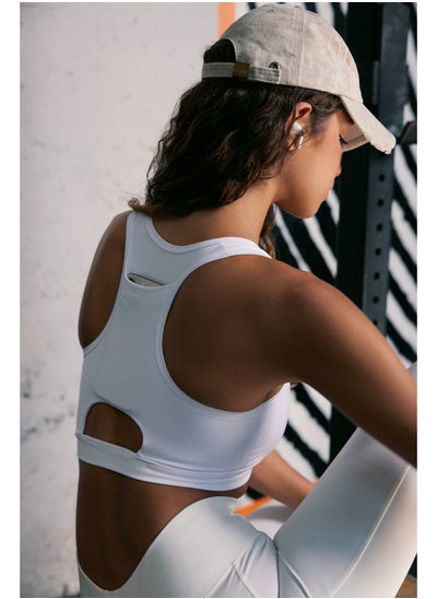 اشتري White Medium Support/Shaping Back Pocket Detail Knitted Sports Bra THMAW24SS00003 في مصر