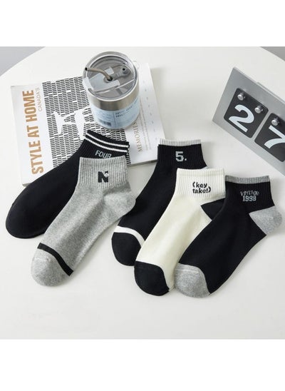 اشتري Men Absorb Sweat and Deodorize Socks 5 Pairs High Quality Socks One Size Fits All في الامارات