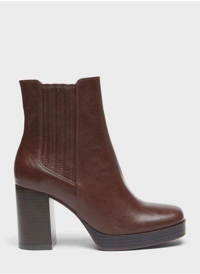 اشتري Pointed Toe Mid Heel Ankle Boots في الامارات