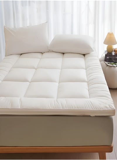 اشتري Mattress Topper 6CM Thickness  Quilted Microfiber 600gsm, King/Queen/Double/Single Sizes, Color White في الامارات