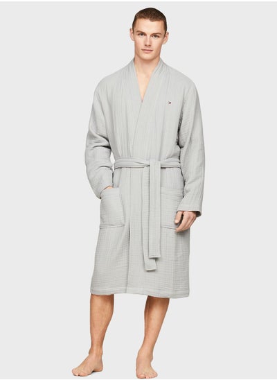 اشتري Essential Bathrobe في الامارات