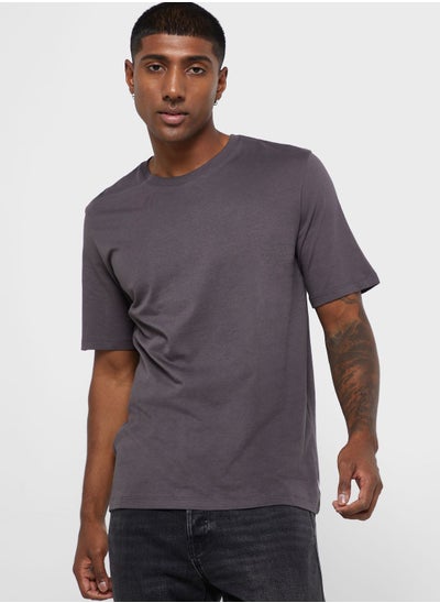 اشتري Essential Crew Neck T-Shirt في الامارات