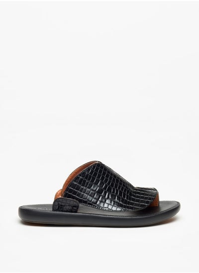 اشتري Men's Textured Slip-On Arabic Sandals with Toe Loop Detail في السعودية