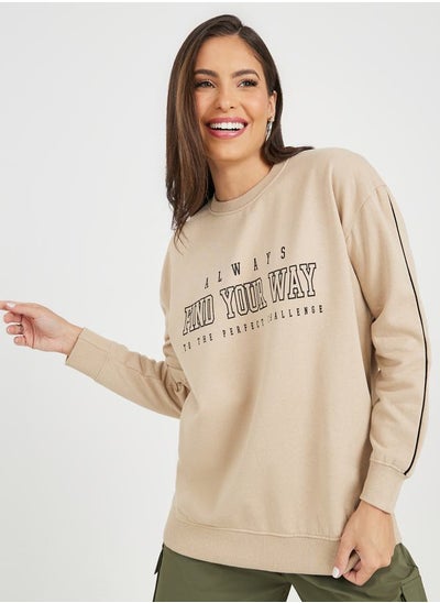 اشتري Regular Fit Longline Slogan Print Sweatshirt في السعودية