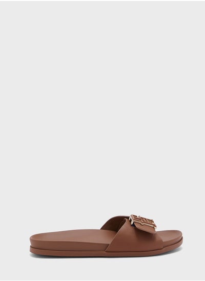 اشتري Hardware Flat Flat Sandals في السعودية