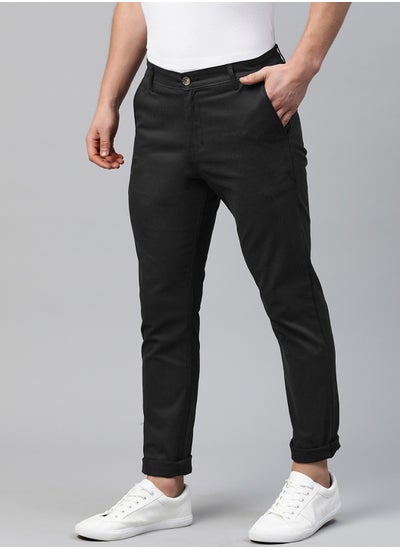 اشتري Men Black Slim Fit Solid Chinos في الامارات