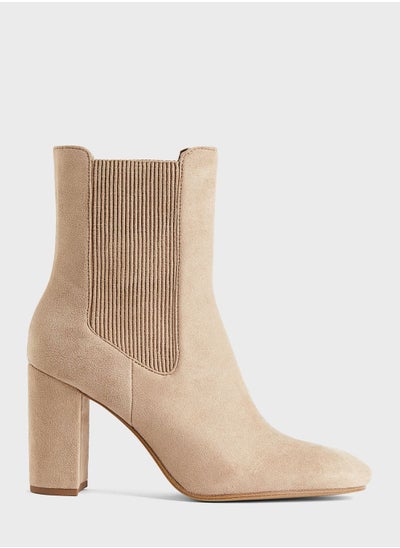 اشتري Heeled Chelsea Boots في السعودية