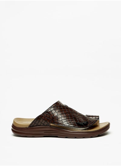 اشتري Men Textured Slip-On Arabic Sandals with Toe Loop في السعودية