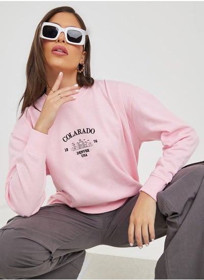 اشتري Regular Fit Longline Embroidered Slogan Sweatshirt في السعودية