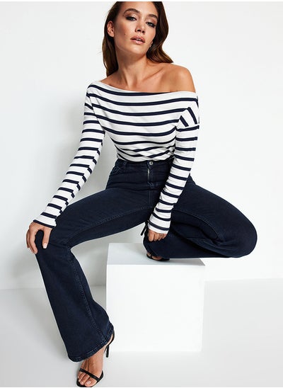 اشتري Navy Blue Striped Premium Soft Fabric Fitted Boat Neck Knitted Blouse TWOAW24BZ00227 في مصر